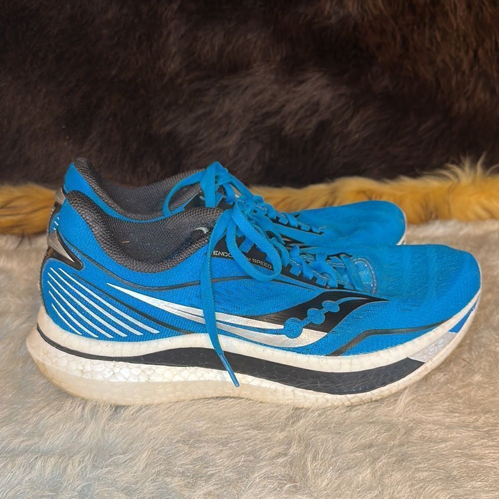 Saucony Endorphin Speed running shoes men’s size 10